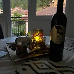 Old Town Hideaway Apartman *